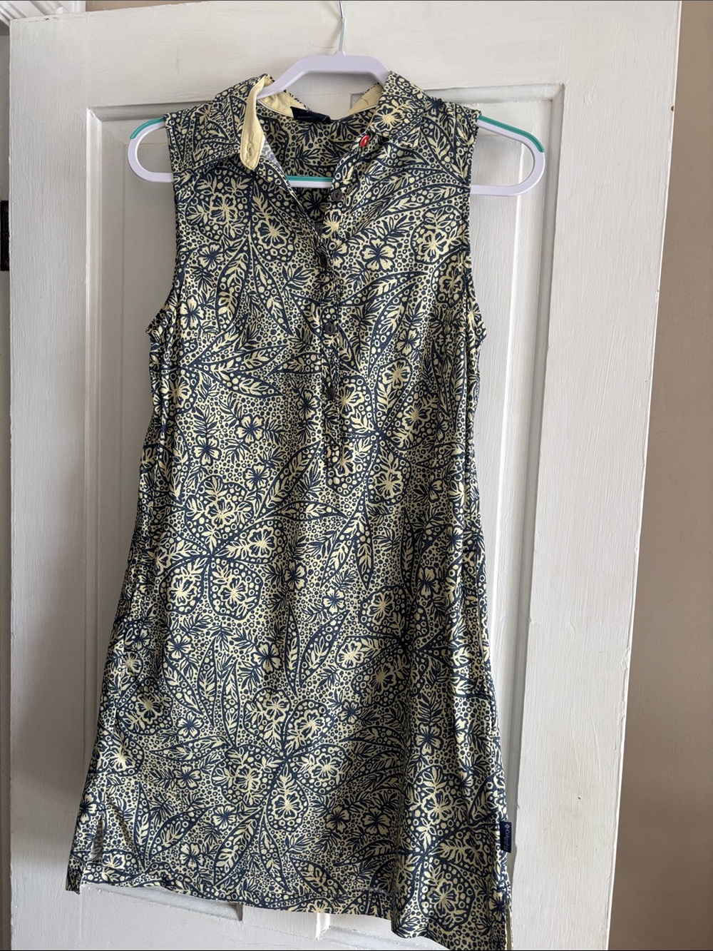 Columbia Sleeveless Floral Shift Dress in Navy and Cream